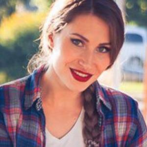 Profielafbeelding vrolijke brunette